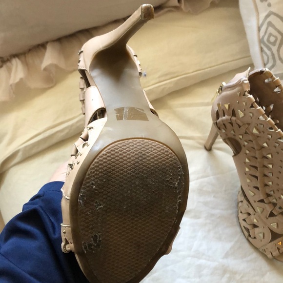 Shoes - Picture 3 of 4